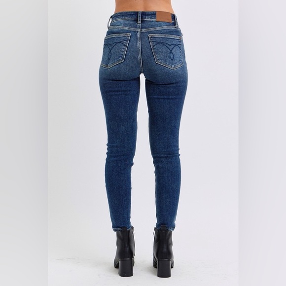 NWT Judy Blue PLUS + REG Size Dark Wash Mid-Rise Waist Ankle Skinny Jeans - Picture 4 of 6